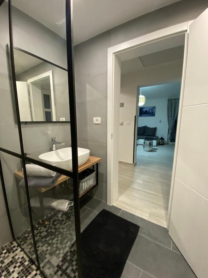 Apartma Mija-Dekani Eksteriør bilde